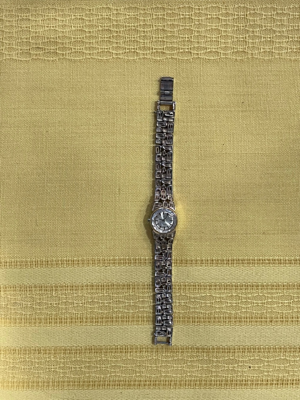 Vintage -975 Seiko Brutalist Cocktail Watch